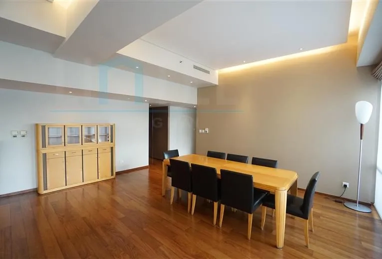 Rm 2902 Wing E Shanghai Center(7)
