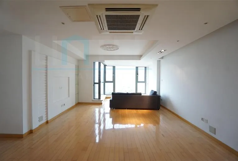 Rm 29C No 2 Palace Court