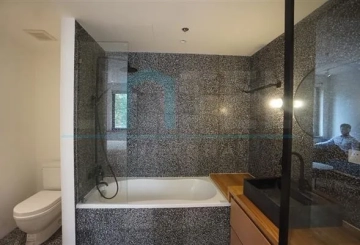 Rm 2C No 708 Huashan Road(8)