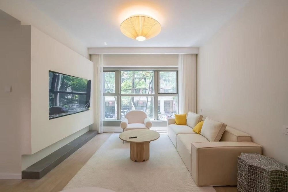 Rm 2D No 1 Eight Park Avenue