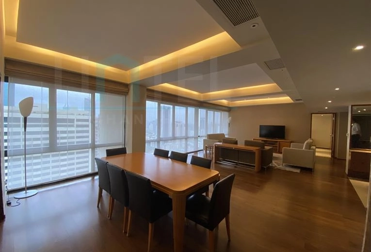 Rm 3002 Wing W Shanghai Center(2)