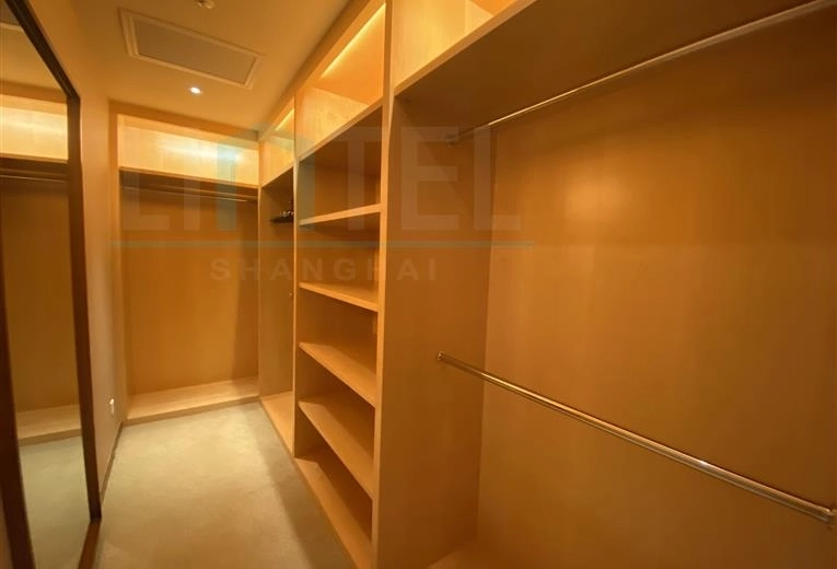 Rm 3002 Wing W Shanghai Center(5)