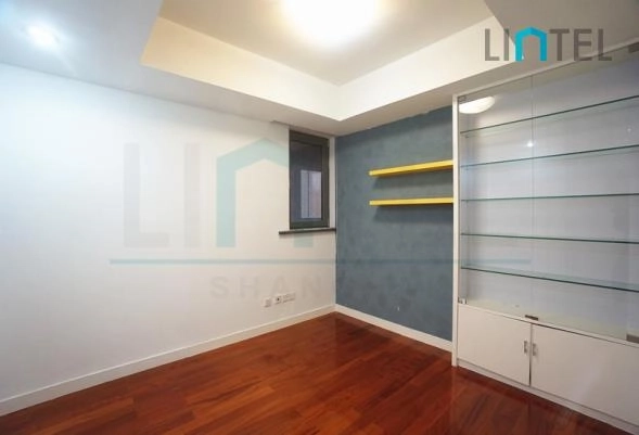 Rm 301 No 10 Green Court I(17)