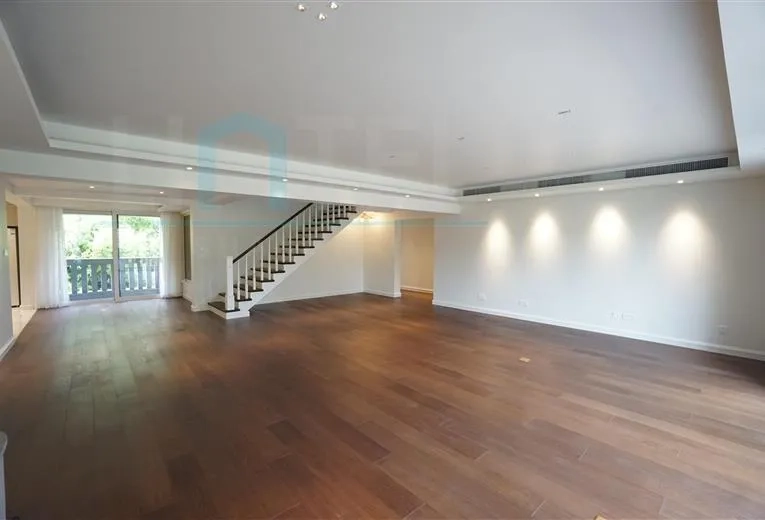 Rm 301 No 20 Lanting Apartment(2)