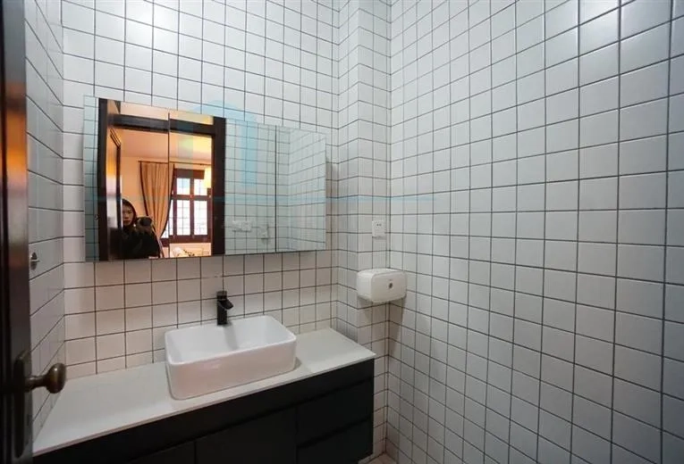 Rm 301 No 399 Huashan Road(15)