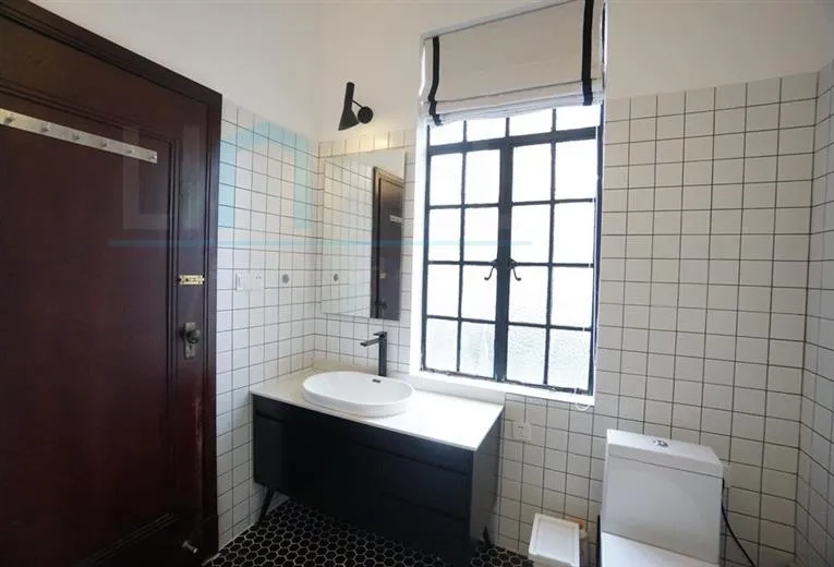 Rm 301 No 399 Huashan Road(9)