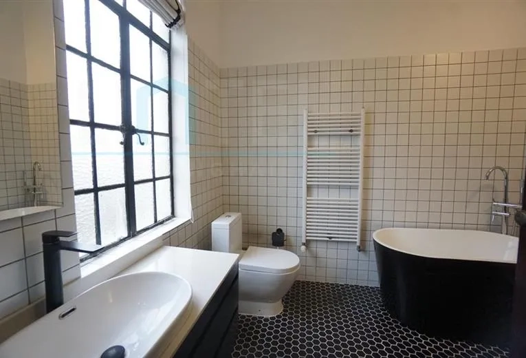 Rm 301 No 399 Huashan Road(10)