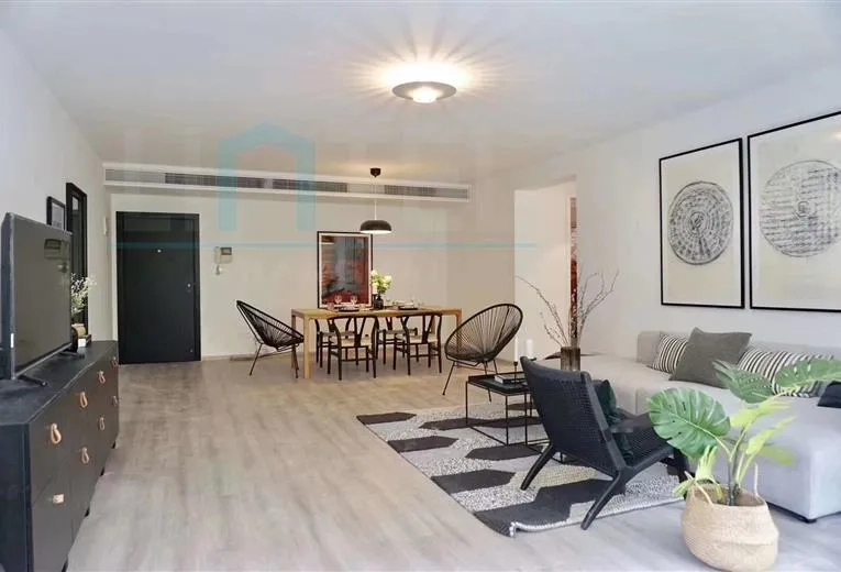 Rm 301 No 8 Art Apartment(2)