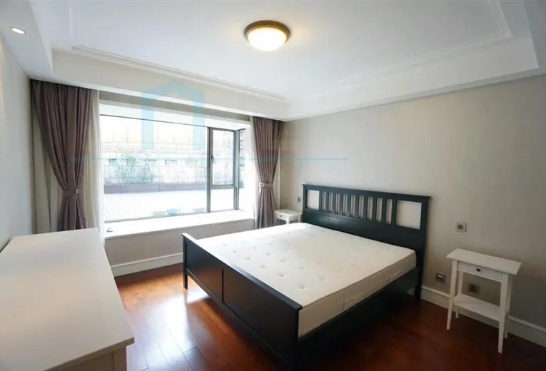 Rm 302 No 1 The Palace I(11)