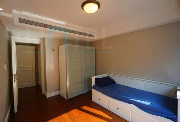 Rm 302 No 1 The Palace I(17)