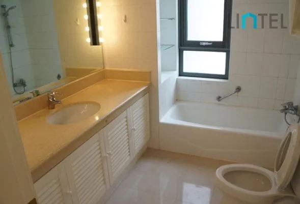 Rm 302 No 2 Green Court I(12)