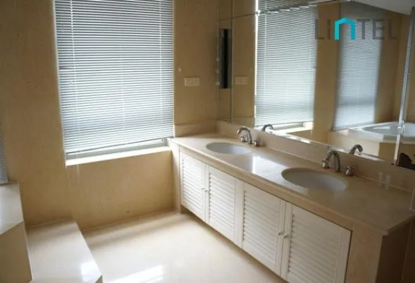 Rm 302 No 2 Green Court I(8)