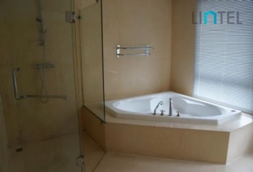 Rm 302 No 2 Green Court I(9)