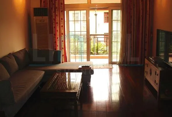 Rm 302 No 8 Art Apartment