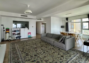 Rm 31C No 1 Palace Court(2)