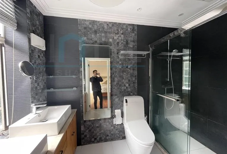 Rm 34 3F No 7 Lane 1173 Nanjing west Road(10)