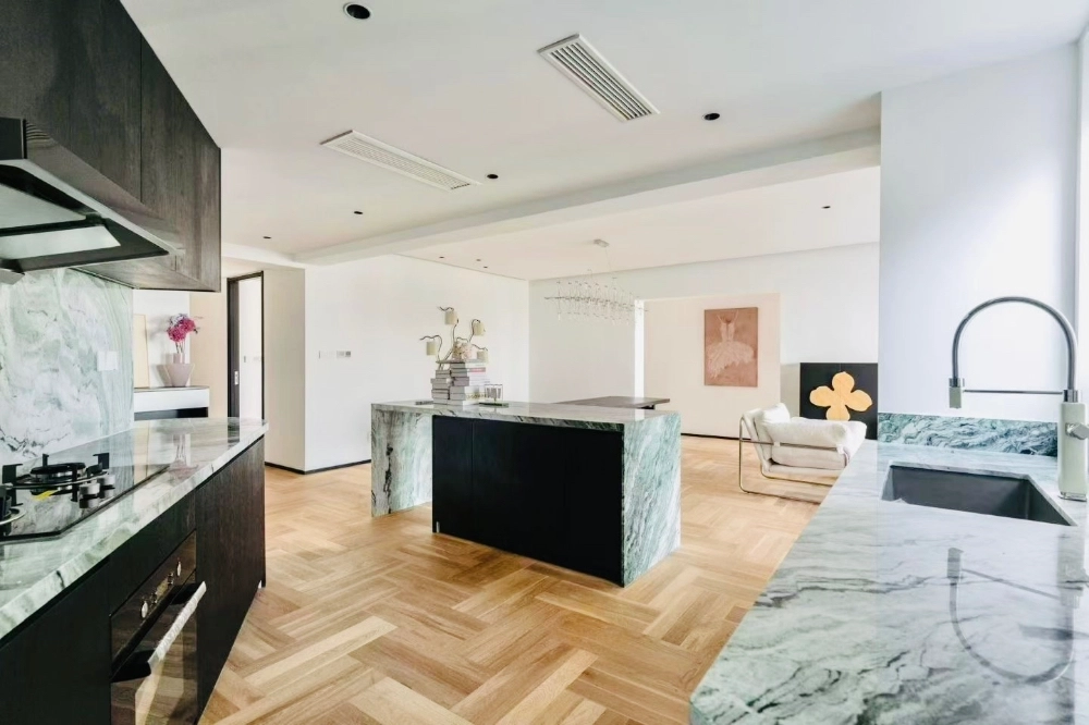 Rm 3701 No 9 Century Metropolis(8)