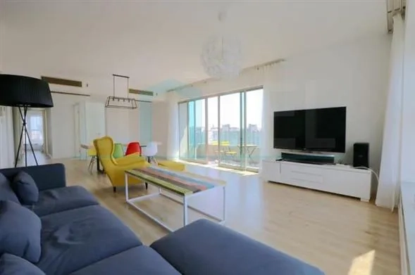 Rm 3902 No 4 Eight Park Avenue(2)