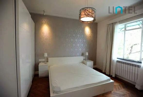 Rm 401 No 108 Lane 1213 Nanjing west Road(6)