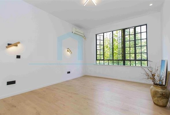 Rm 401 No 385 Huashan  Road(4)