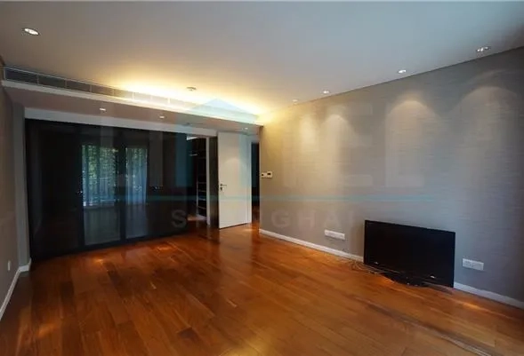 Rm 402 No 10 Lanting Apartment(11)