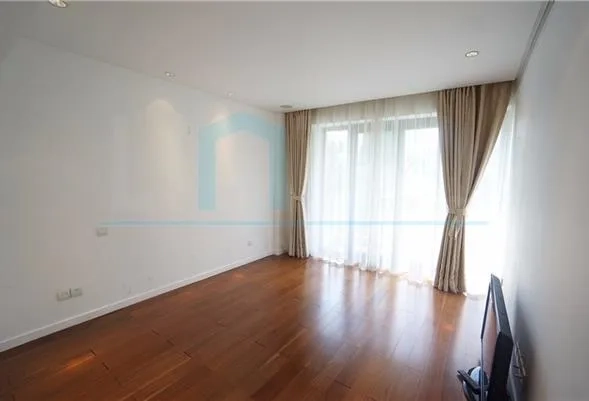 Rm 402 No 10 Lanting Apartment(19)