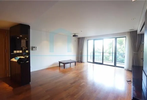 Rm 402 No 10 Lanting Apartment(5)