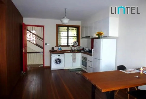 Rm 402 No 7 Lane 1200 Huaihai middle Road(2)