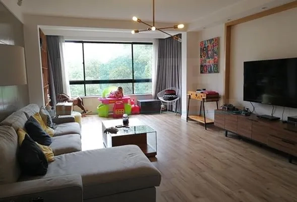 Rm 402 No 8 Clove Apartment