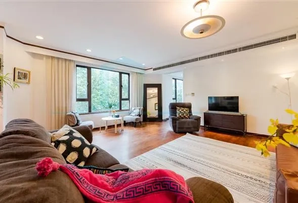 Rm 403 No 385 Huashan Road