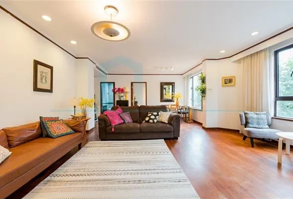 Rm 403 No 385 Huashan Road(3)