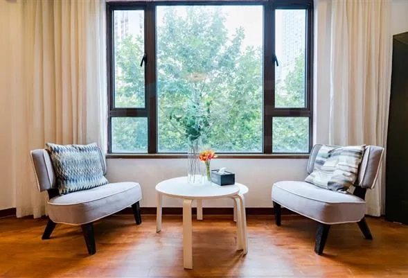 Rm 403 No 385 Huashan Road(4)