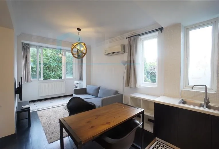 Rm 404 No 1 Lane 4 Hunan  Road