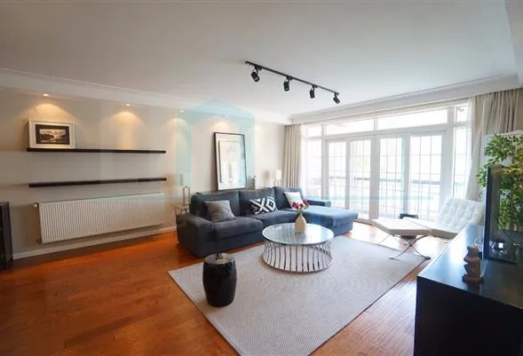 Rm 501 No 7 Art Apartment