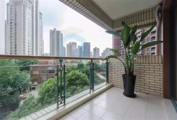 Rm 502 No D The Courtyards(4)
