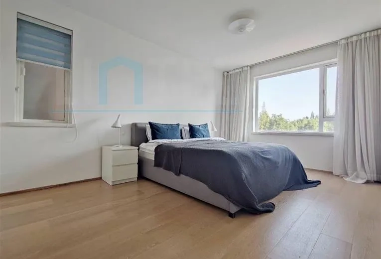 Rm 602 No 1 Central Residence I(11)