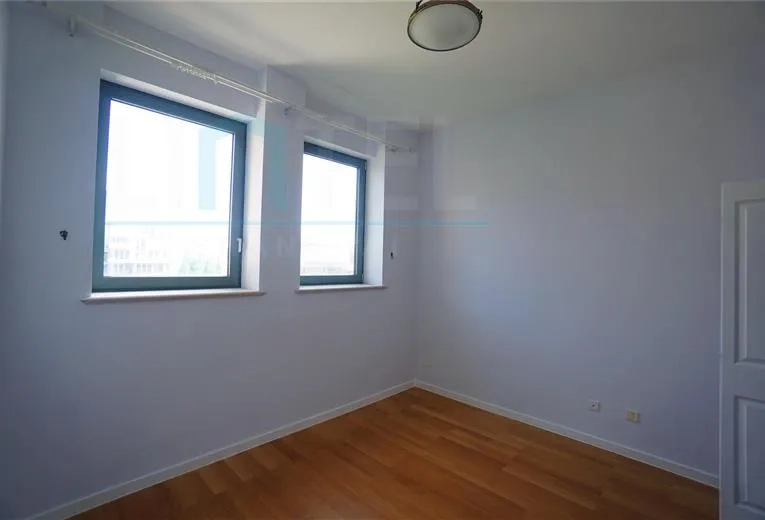 Rm 702 No 2 Green Court I(15)