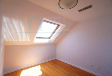 Rm 702 No 2 Green Court I(21)