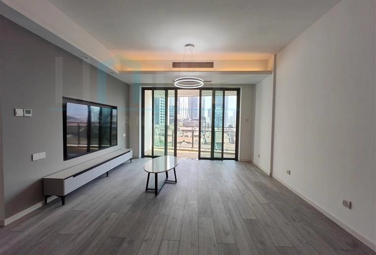 Rm 702 No 9 Jing'an Four Seasons