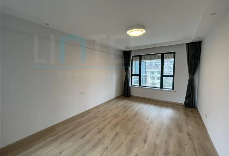 Rm 703 No D The Courtyards(3)