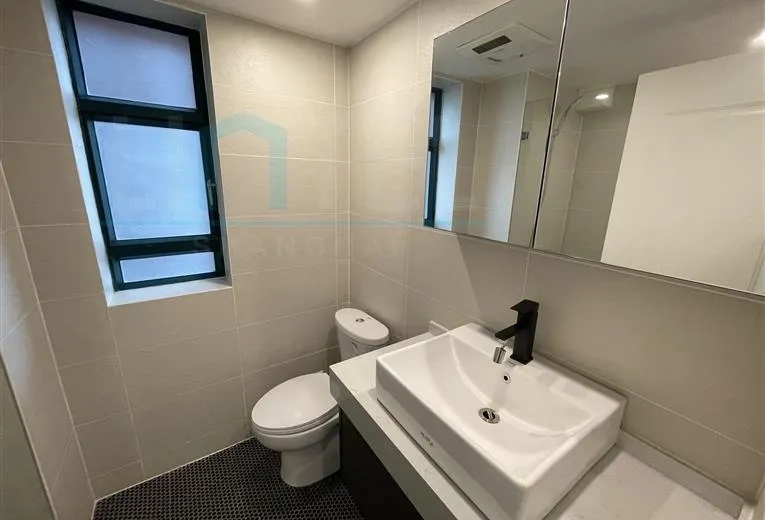 Rm 703 No D The Courtyards(4)