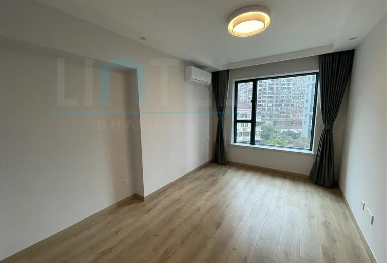 Rm 703 No D The Courtyards(6)