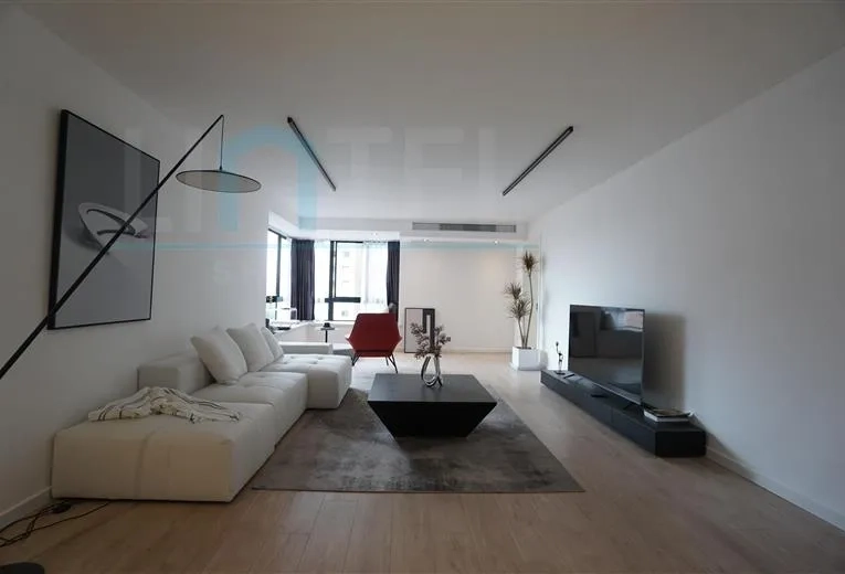 Rm 704 No 6 Clove Apartment