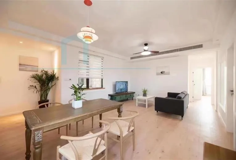 Rm 801 Jianguo Mansion