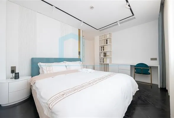 Rm 802 CJIA LUX(3)