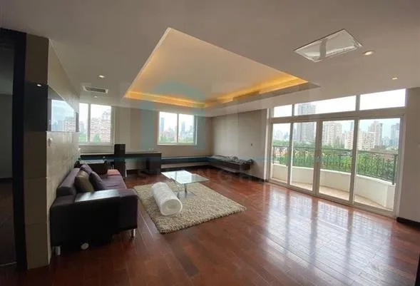 Rm 8D Baroque Palace