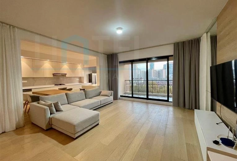 Rm 901 No 2 Champs Elysees