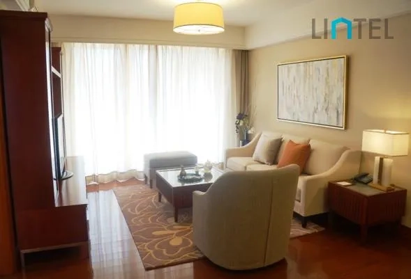 Smaller 2-bdr Circle Apt Park View(2)