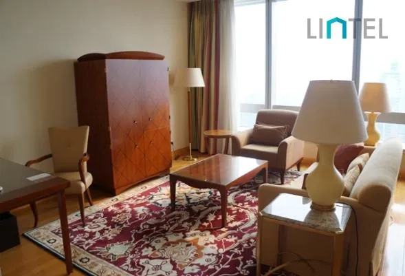 Smaller 2-bdr Suite Tomorrow Square(2)