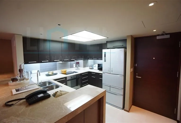 Standard 2-Bdr B Unit Shanghai Center(7)
